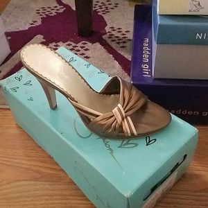 Jessica Simpson: Gold women's heels